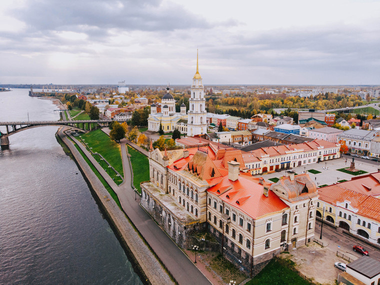 Рыбинск – старинный славный городок.
